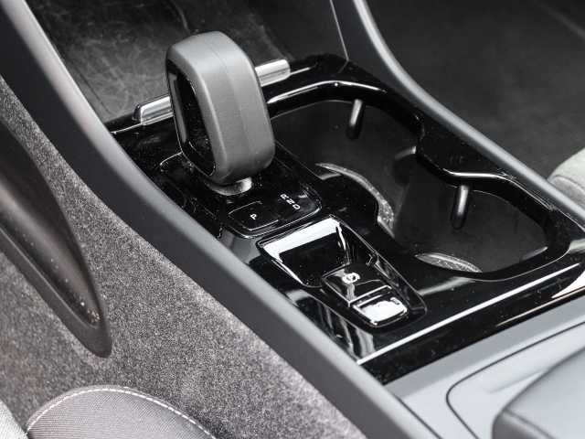 Volvo  Plus Dark 2WD B3 EU6d digitales Cockpit Memory Sitze Soundsystem HarmanKardon LE