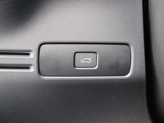 Volvo  Plus Dark 2WD B3 EU6d digitales Cockpit Memory Sitze Soundsystem HarmanKardon LE