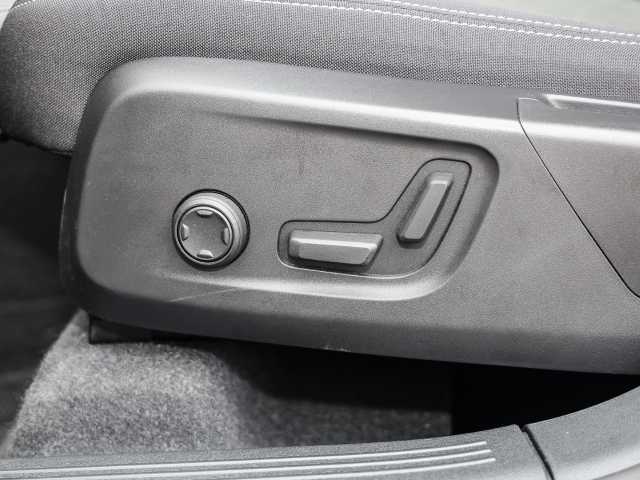 Volvo  Plus Dark 2WD B3 EU6d digitales Cockpit Memory Sitze Soundsystem HarmanKardon LE