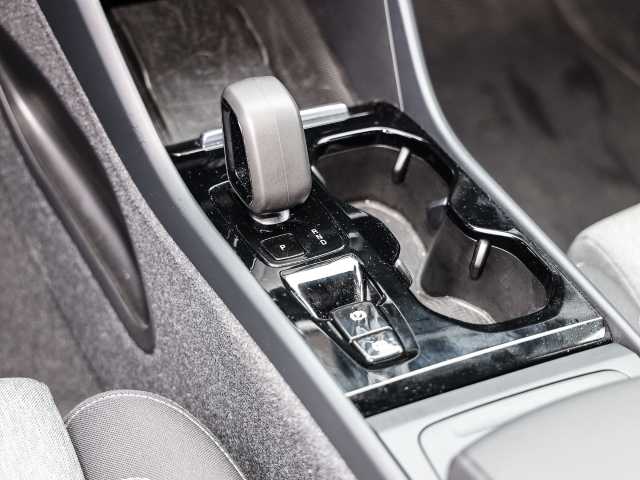 Volvo  Plus Dark 2WD B3 EU6d digitales Cockpit Memory Sitze Soundsystem HarmanKardon LE