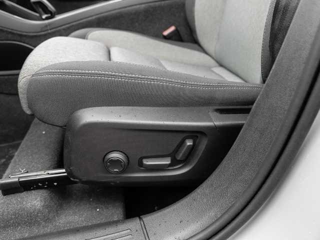 Volvo  Plus Dark 2WD B3 EU6d digitales Cockpit Memory Sitze Soundsystem HarmanKardon LE