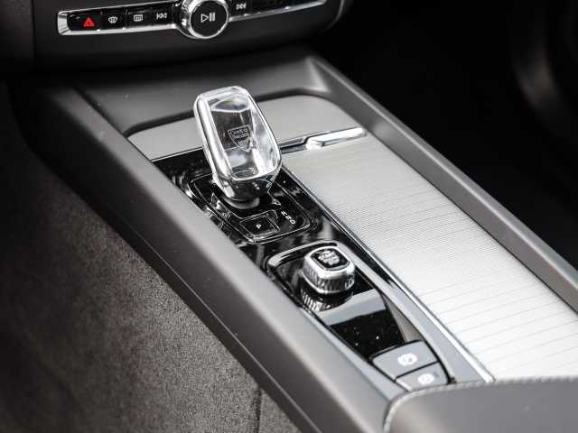 Volvo  Ultimate Dark Recharge Plug-In Hybrid AWD T8 Twin Engine EU6d Allrad HUD StandHZ