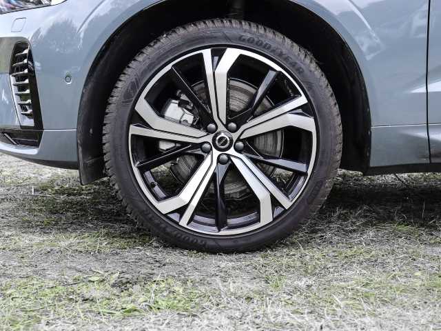 Volvo  Ultimate Dark Recharge Plug-In Hybrid AWD T8 Twin Engine EU6d Allrad HUD StandHZ