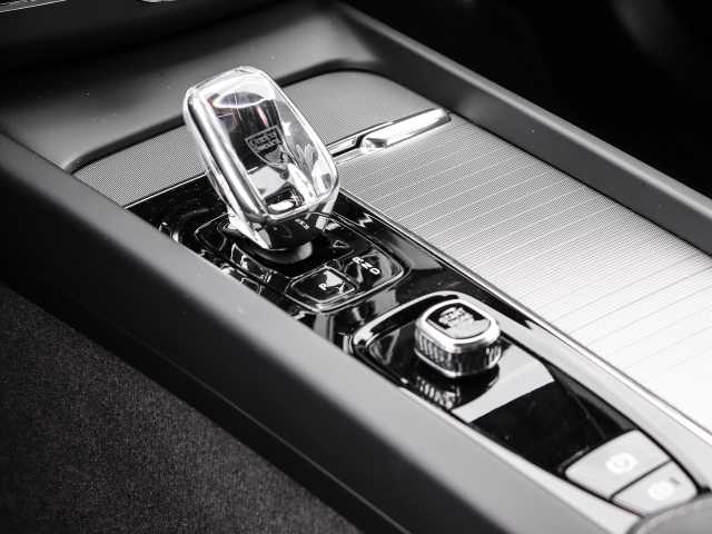Volvo  Plus Dark Recharge Plug-In Hybrid AWD T8 Twin Engine EU6e Allrad StandHZG digita
