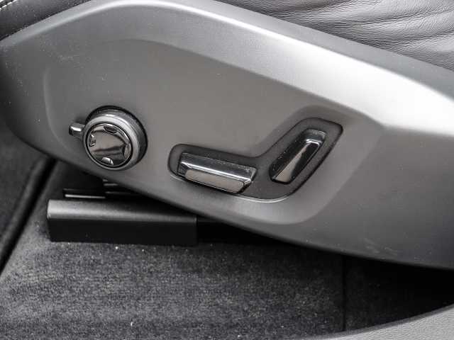 Volvo  Plus Dark Recharge Plug-In Hybrid AWD T8 Twin Engine EU6e Allrad StandHZG digita