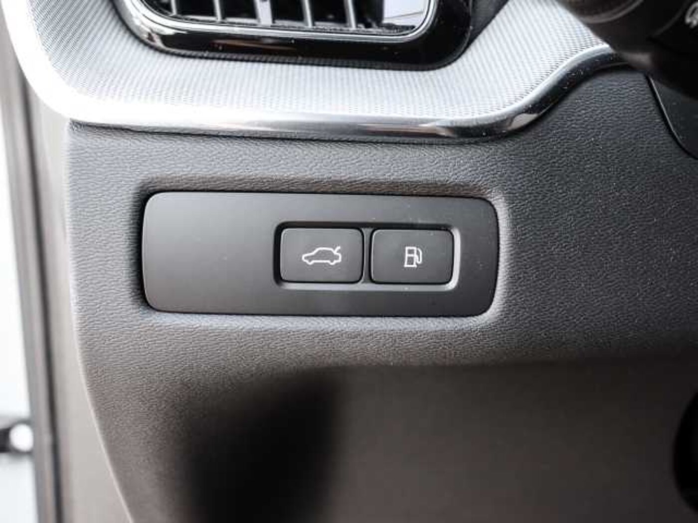 Volvo  Plus Dark Recharge Plug-In Hybrid AWD T8 Twin Engine EU6e Allrad StandHZG digita