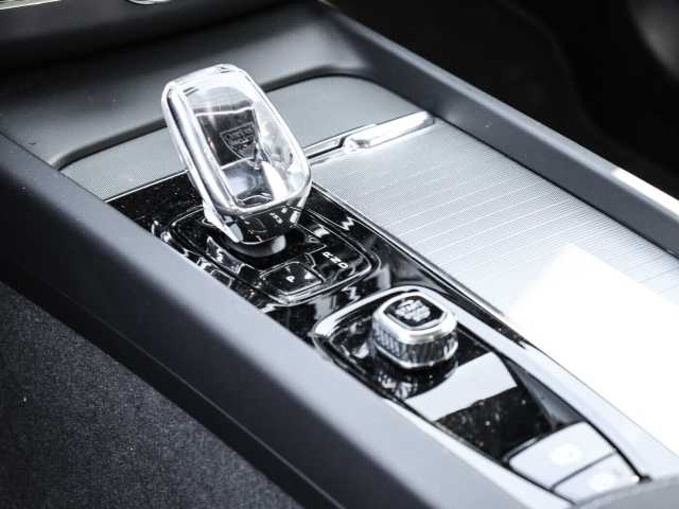 Volvo  Plus Dark Recharge Plug-In Hybrid AWD T8 Twin Engine EU6e Allrad StandHZG digita