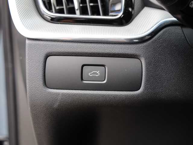 Volvo  Ultimate Dark 2WD B4 Diesel EU6d HUD AD digitales Cockpit Memory Sitze Soundsyst