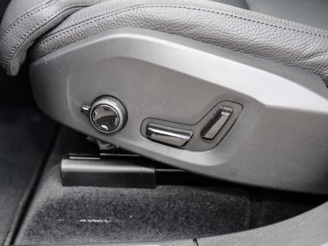 Volvo  Ultimate Dark 2WD B4 Diesel EU6d HUD AD digitales Cockpit Memory Sitze Soundsyst