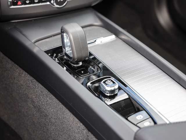 Volvo  Ultimate Dark 2WD B4 Diesel EU6d HUD AD digitales Cockpit Memory Sitze Soundsyst
