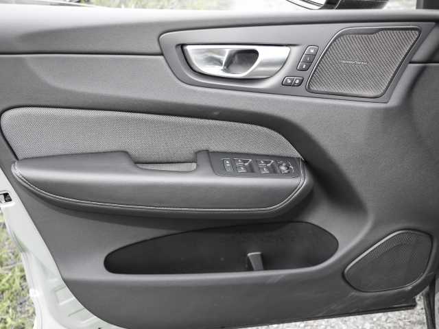 Volvo  Plus Dark AWD B5 Benzin EU6d Allrad Leder digitales Cockpit Memory Sitze Soundsy