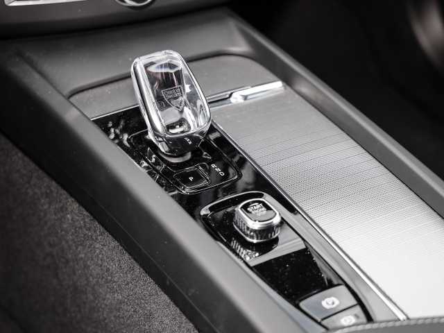 Volvo  Plus Dark AWD B5 Benzin EU6d Allrad Leder digitales Cockpit Memory Sitze Soundsy