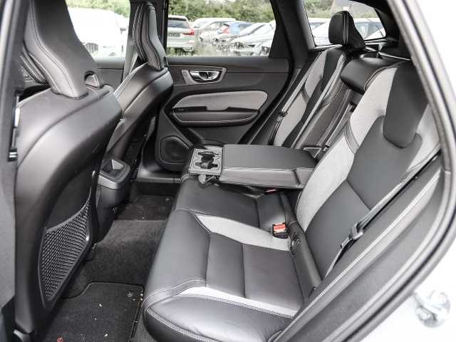 Volvo  Plus Dark AWD B5 Benzin EU6d Allrad Leder digitales Cockpit Memory Sitze Soundsy