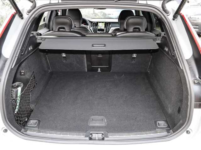 Volvo  Plus Dark AWD B5 Benzin EU6d Allrad Leder digitales Cockpit Memory Sitze Soundsy