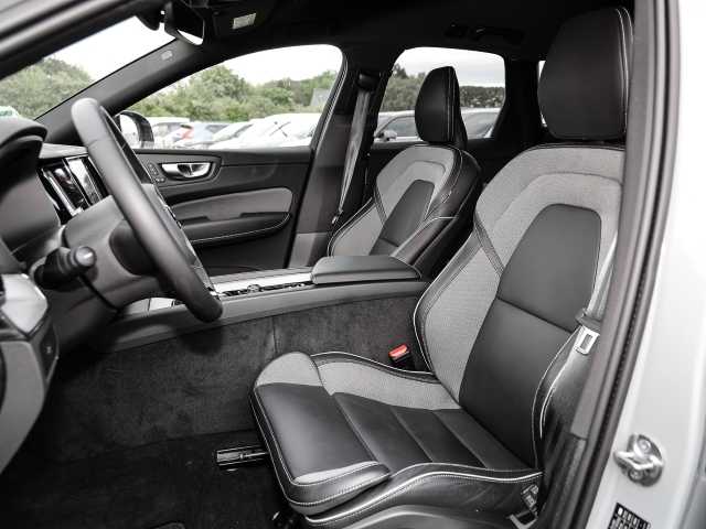 Volvo  Plus Dark AWD B5 Benzin EU6d Allrad Leder digitales Cockpit Memory Sitze Soundsy