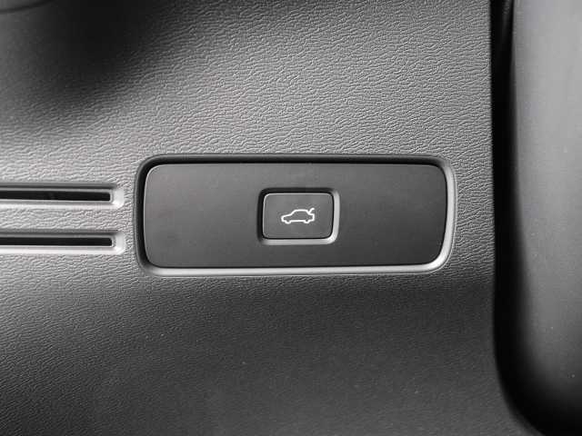 Volvo  Plus Dark 2WD B3 EU6d digitales Cockpit Memory Sitze Soundsystem HarmanKardon LE