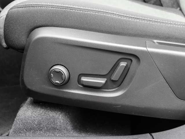 Volvo  Plus Dark 2WD B3 EU6d digitales Cockpit Memory Sitze Soundsystem HarmanKardon LE