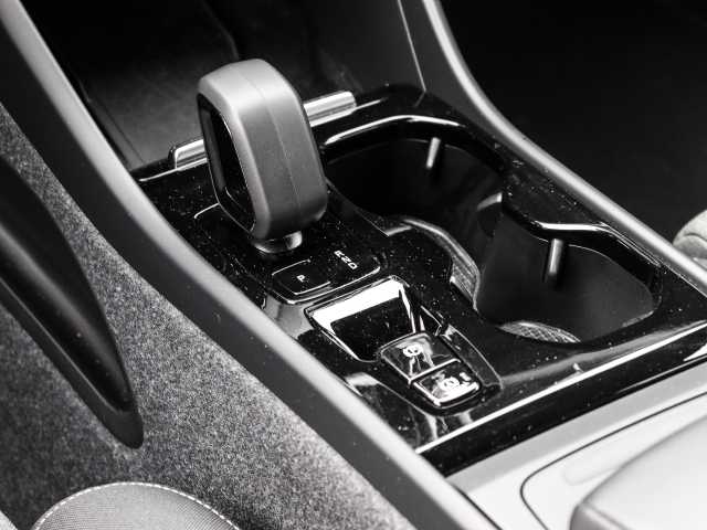 Volvo  Plus Dark 2WD B3 EU6d digitales Cockpit Memory Sitze Soundsystem HarmanKardon LE