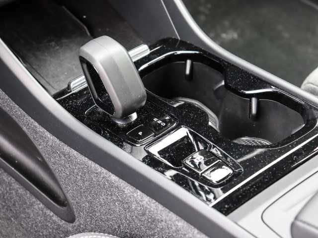 Volvo  Plus Dark 2WD B3 EU6d digitales Cockpit Memory Sitze Soundsystem HarmanKardon LE