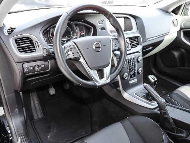 Volvo  Momentum T2 2.0 EU6d-T Navi digitales Cockpit Soundsystem LED Sperrdiff. Klimaau