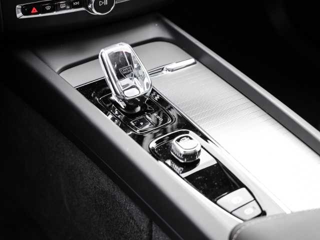 Volvo  Ultimate Dark Recharge Plug-In Hybrid AWD T8 Twin Engine EU6d Allrad HUD StandHZ