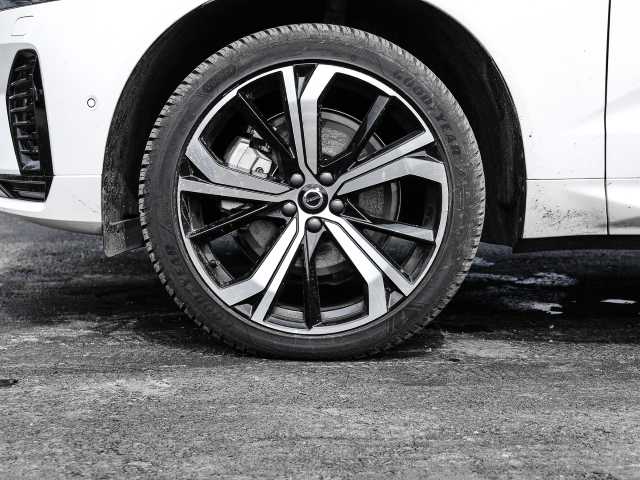 Volvo  Ultimate Dark Recharge Plug-In Hybrid AWD T8 Twin Engine EU6d Allrad HUD StandHZ