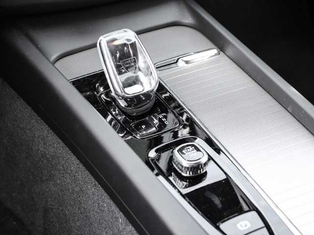 Volvo  Ultimate Dark Recharge Plug-In Hybrid AWD T8 Twin Engine EU6d Allrad HUD StandHZ