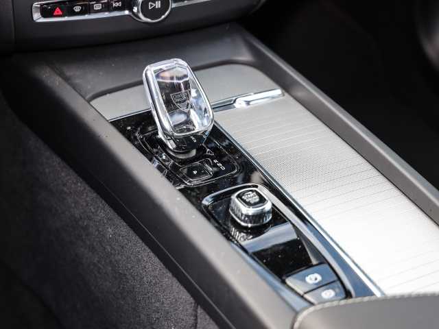 Volvo  Ultimate Dark Recharge Plug-In Hybrid AWD T8 Twin Engine EU6d Allrad HUD StandHZ