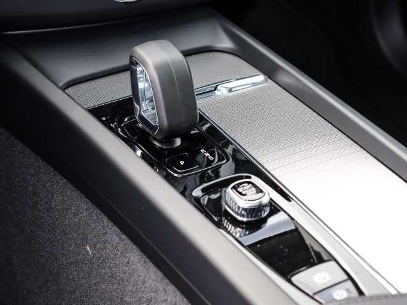 Volvo  Ultimate Dark AWD B4 Diesel EU6d Allrad HUD AD StandHZG digitales Cockpit Memory