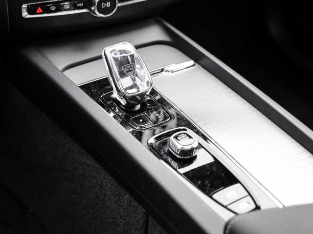 Volvo  Ultimate Dark Recharge Plug-In Hybrid AWD T8 Twin Engine EU6d Allrad HUD StandHZ