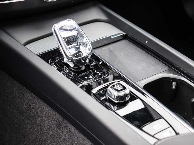 Volvo  Plus Dark Recharge Plug-In Hybrid AWD T8 Twin Engine EU6d Allrad StandHZG digita