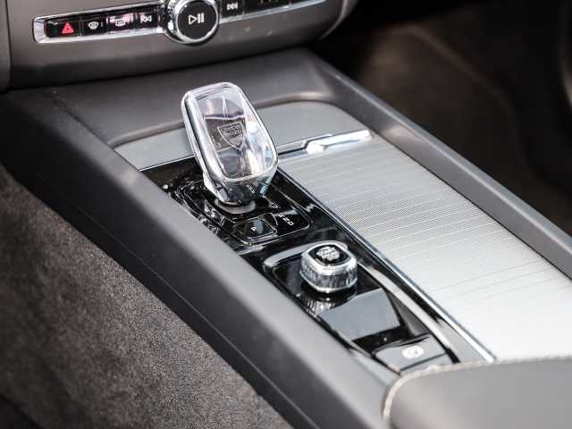 Volvo  Ultimate Dark Recharge Plug-In Hybrid AWD T8 Twin Engine EU6d Allrad HUD StandHZ
