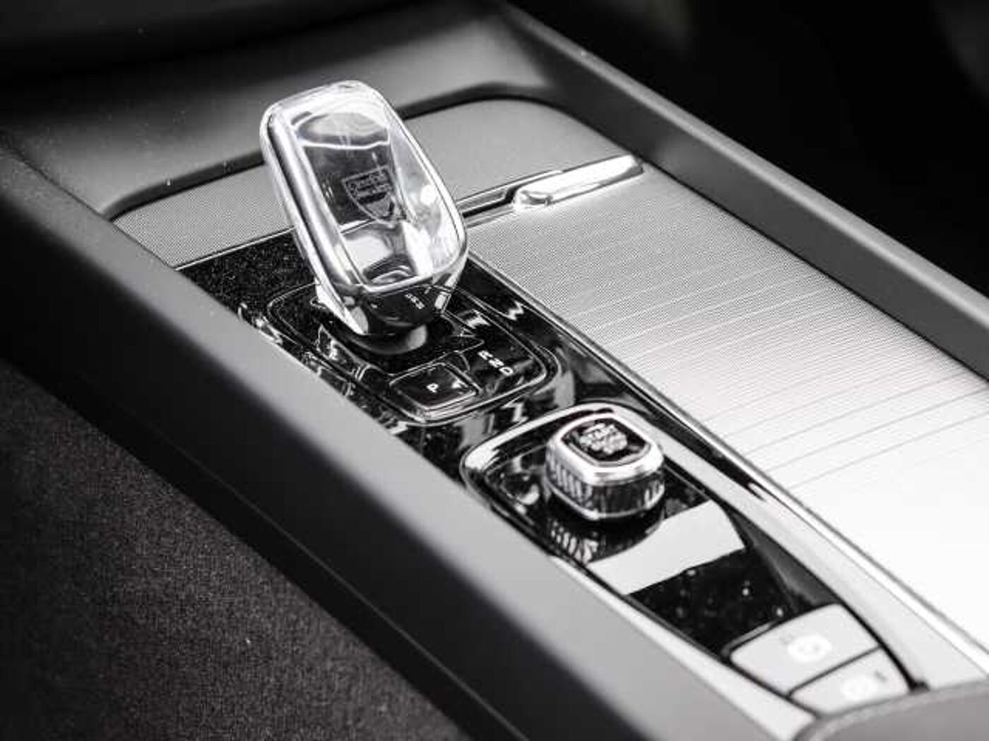 Volvo  Plus Dark Recharge Plug-In Hybrid AWD T8 Twin Engine EU6d Allrad StandHZG digita