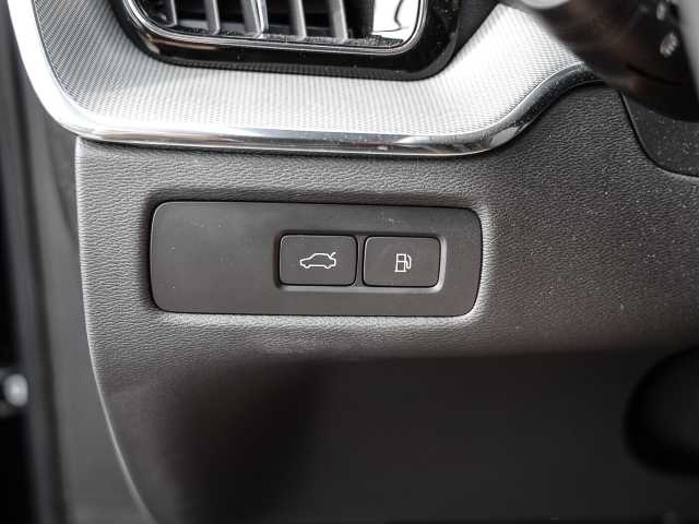 Volvo  Plus Dark Recharge Plug-In Hybrid AWD T6 Twin Engine EU6d Allrad StandHZG digita
