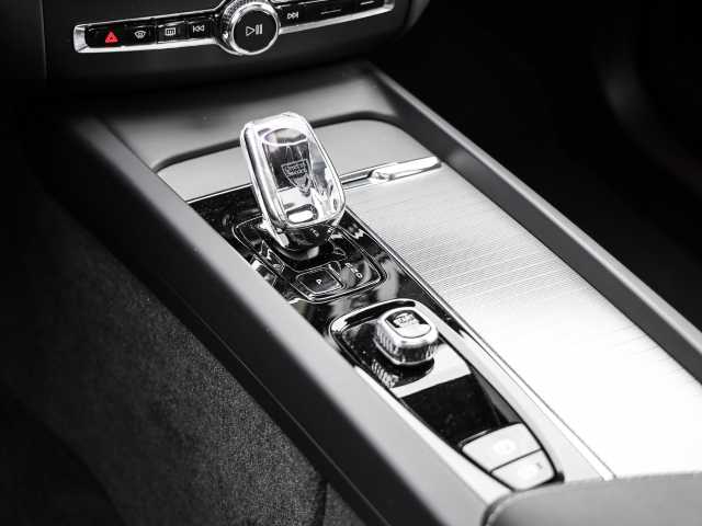 Volvo  Ultimate Dark Recharge Plug-In Hybrid AWD T8 Twin Engine EU6d Allrad HUD StandHZ