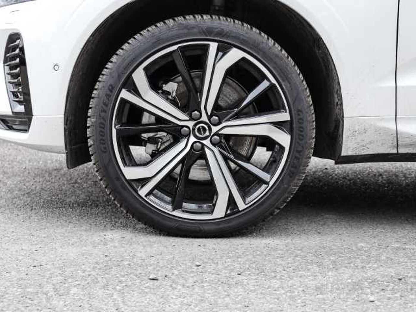 Volvo  Ultimate Dark Recharge Plug-In Hybrid AWD T8 Twin Engine EU6d Allrad HUD StandHZ