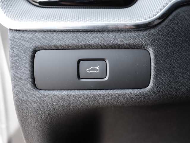 Volvo  Ultimate Dark 2WD B4 Diesel EU6d HUD AD digitales Cockpit Memory Sitze Soundsyst