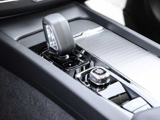 Volvo  Ultimate Dark 2WD B4 Diesel EU6d HUD AD digitales Cockpit Memory Sitze Soundsyst