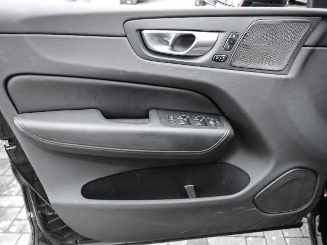 Volvo  Ultimate Dark 2WD B4 Diesel EU6d HUD AD digitales Cockpit Memory Sitze Soundsyst
