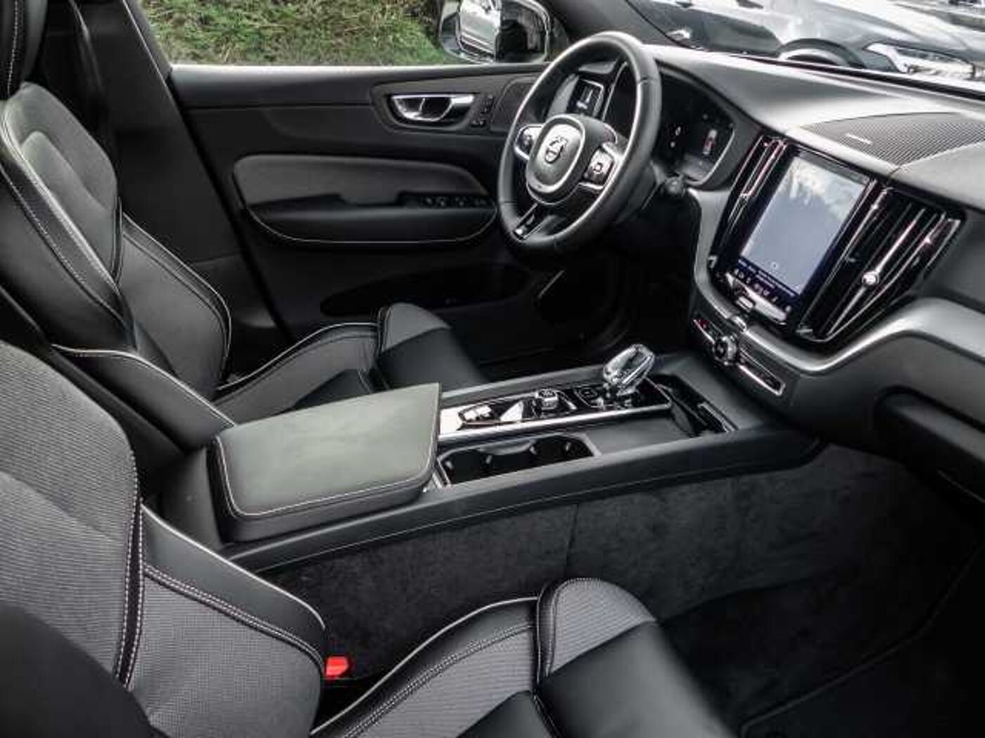 Volvo  Plus Dark 2WD B4 Benzin EU6d StandHZG Leder digitales Cockpit Memory Sitze Sound