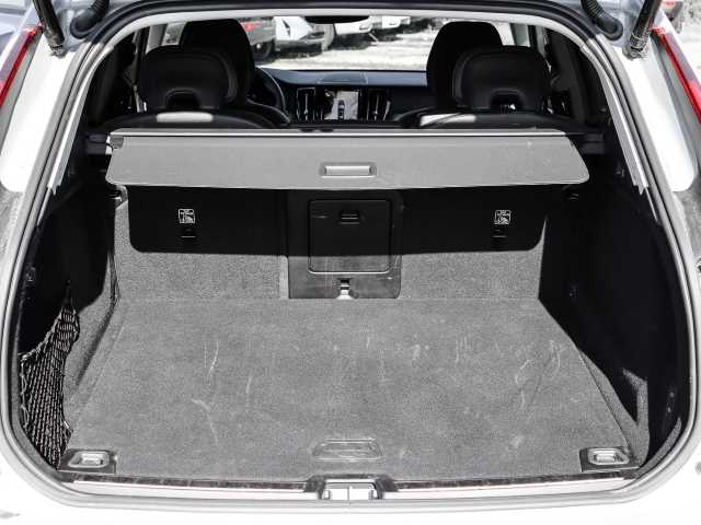 Volvo  Ultimate Dark AWD B4 Diesel EU6d Allrad HUD AD StandHZG digitales Cockpit Memory