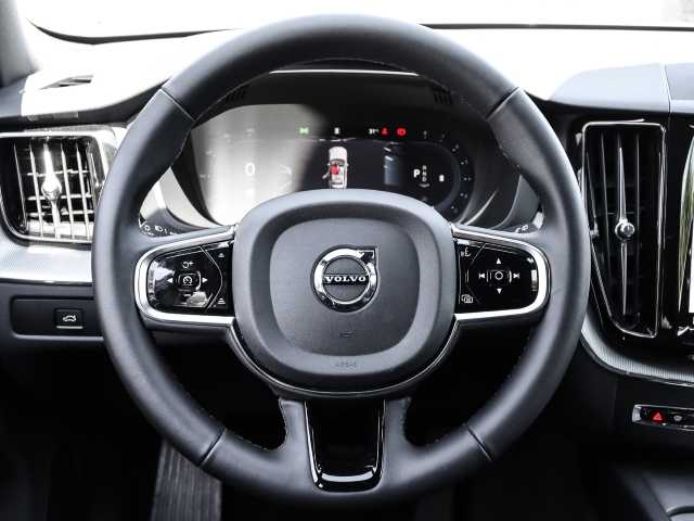 Volvo  Plus Dark 2WD B4 Benzin EU6d StandHZG Leder digitales Cockpit Memory Sitze Sound