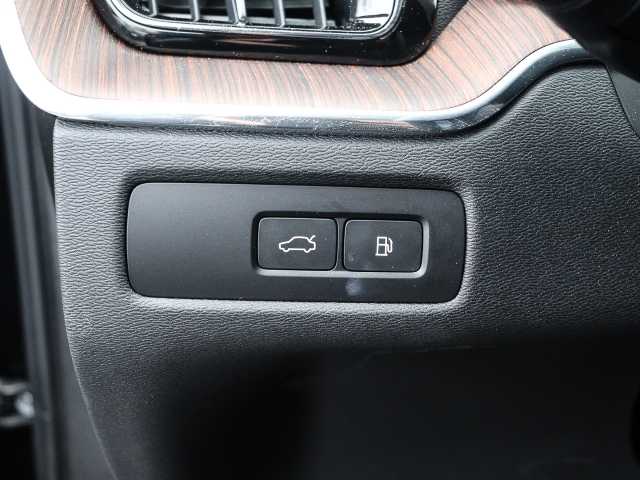 Volvo  Plus Dark Recharge Plug-In Hybrid AWD T6 Twin Engine EU6d AD StandHZG AHK digita