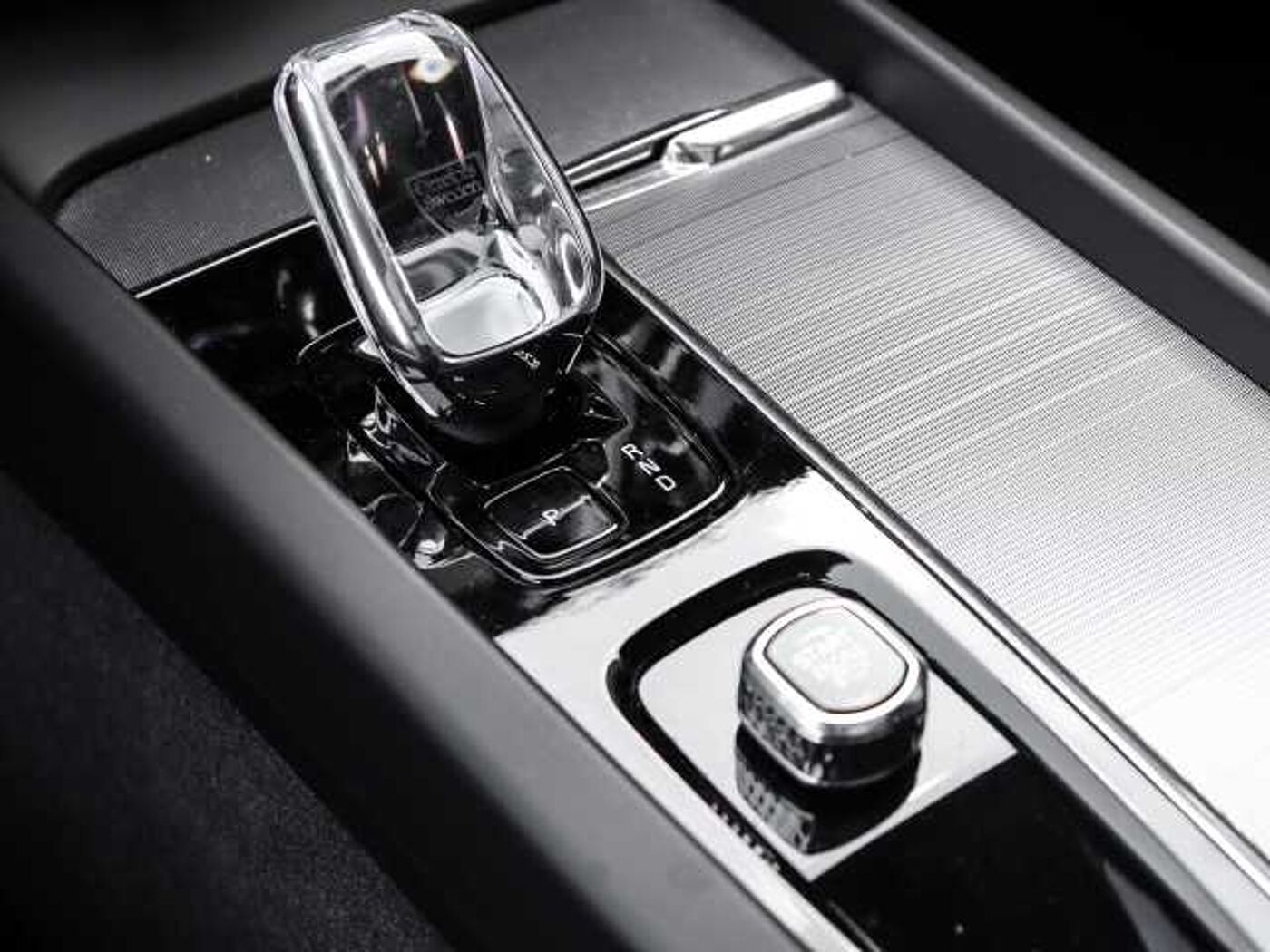 Volvo  Plus Dark Recharge Plug-In Hybrid AWD T8 Twin Engine EU6d StandHZG Leder digital