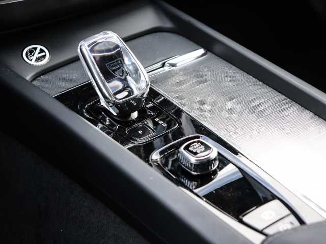 Volvo  Plus Dark Recharge Plug-In Hybrid AWD T8 Twin Engine EU6d StandHZG Leder digital