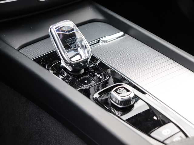 Volvo  Plus Dark Recharge Plug-In Hybrid AWD T8 Twin Engine EU6d StandHZG Leder digital