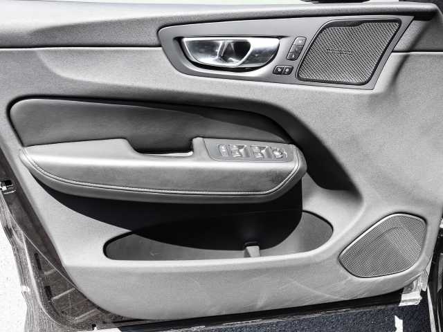 Volvo  Plus Dark Recharge Plug-In Hybrid AWD T8 Twin Engine EU6d StandHZG AHK digitales
