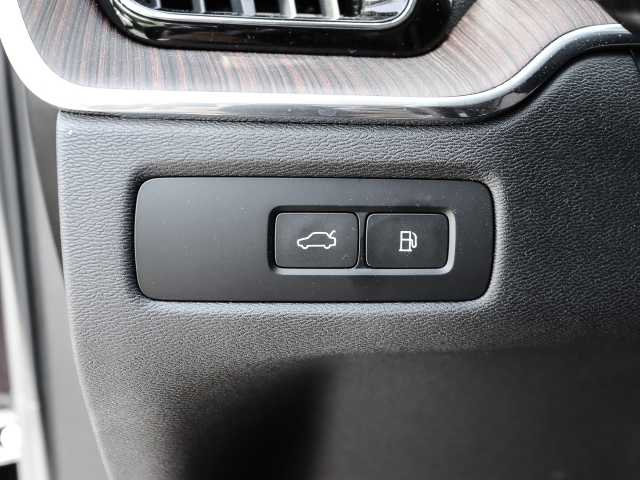 Volvo  Plus Dark Recharge Plug-In Hybrid AWD T8 Twin Engine EU6d StandHZG AHK digitales