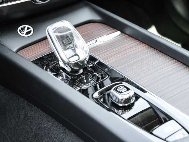 Volvo  Plus Dark Recharge Plug-In Hybrid AWD T8 Twin Engine EU6d StandHZG AHK digitales