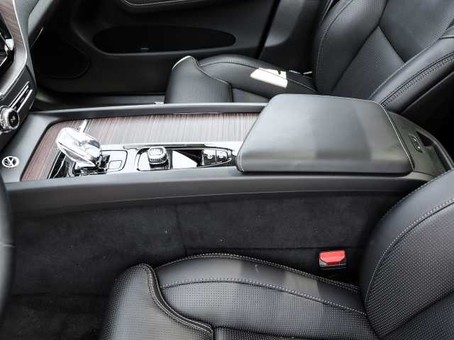Volvo  Plus Dark Recharge Plug-In Hybrid AWD T8 Twin Engine EU6d StandHZG AHK digitales